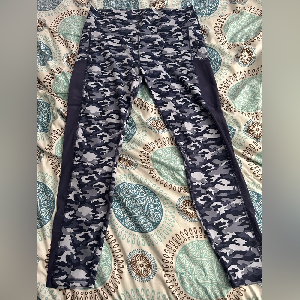 Women’s activewear leggings